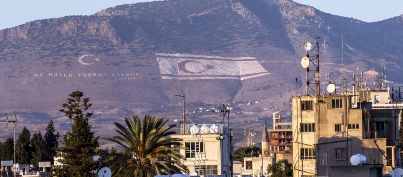 Λύσσαξαν οι Τ/Κ για τη σημαία τους: «Να παρακολουθούνται οι παπάδες»! - Καμία νέα άδεια για λειτουργία στα Kατεχόμενα